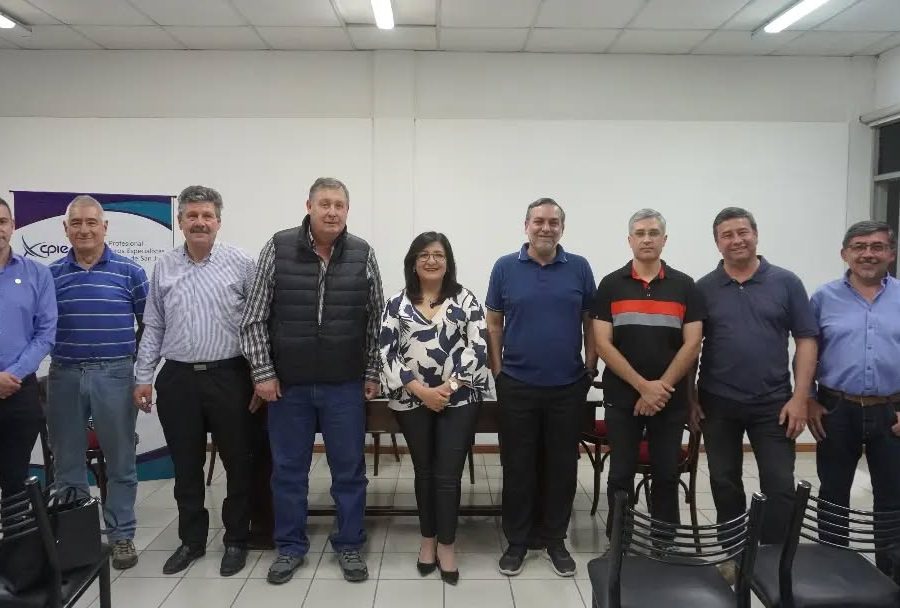 Acto de Habilitación Formal y Bienvenida de Jóvenes Profesionales de la FI, organizado por el Centro de Ingenieros de San Juan y el Consejo Profesional de Ingenieros Especialistas de San Juan